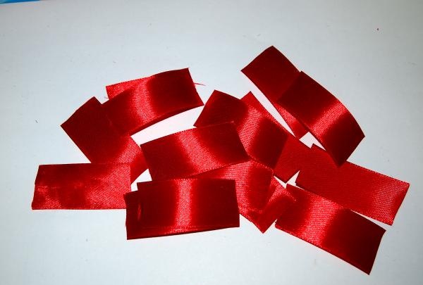 Hoop na gawa sa satin ribbons na may komposisyon