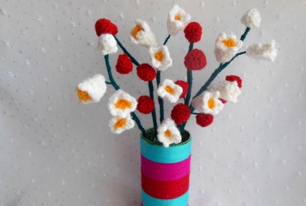 Декоративни цветя, плетени на една кука
