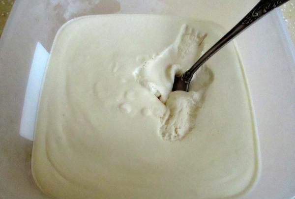 Three-ingredient ice cream