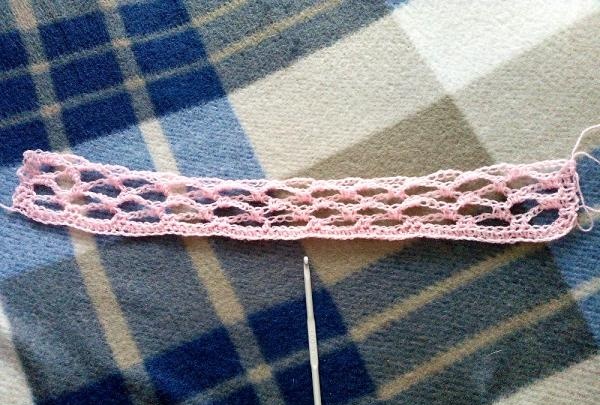 Estola de crochê rosa claro