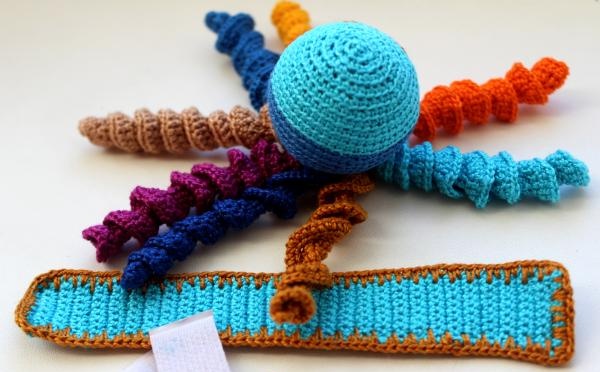 Jouet à main de poulpe au crochet