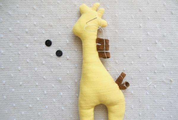 DIY minkšta žaislinė žirafa