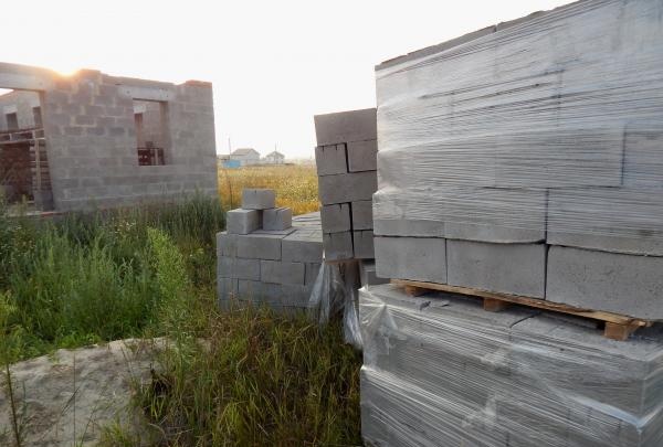 building a house from cinder blocks