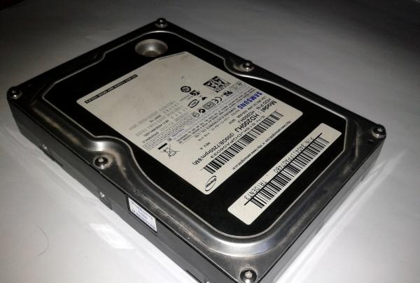 Paano ikonekta ang isang hard drive