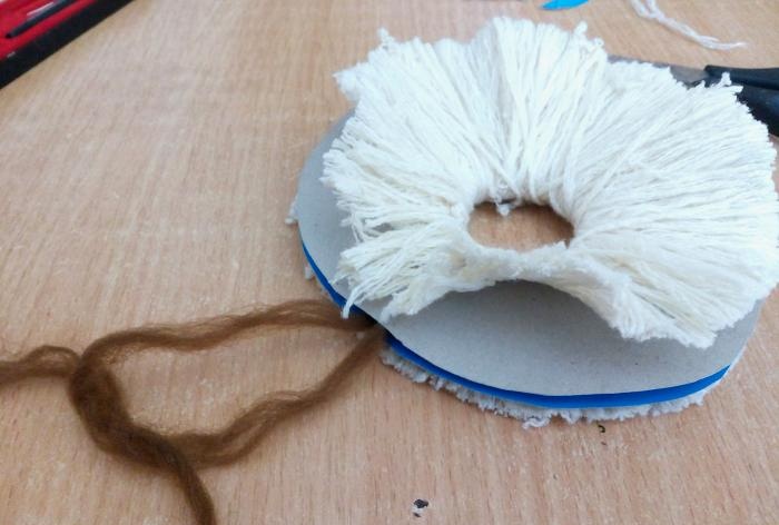 Gorra feta amb fils de teixir