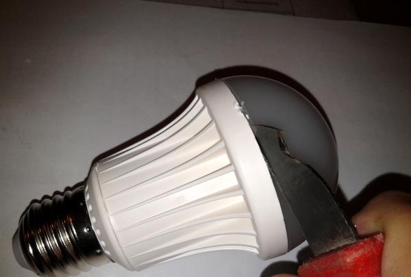 Sådan skilles og repareres en lampe