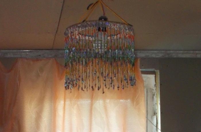 Gardin og lampeskærm lavet af perler