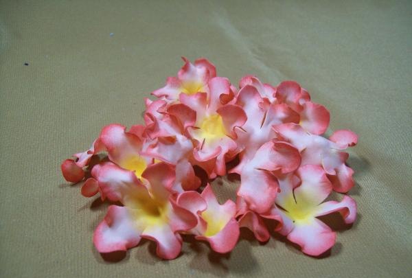 pannband med blommor av foamiran