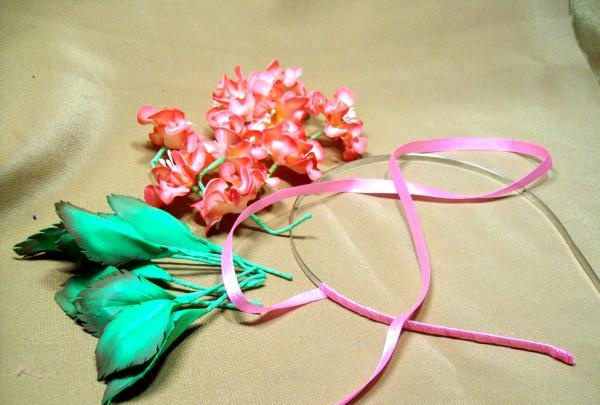 headband na may mga bulaklak na gawa sa foamiran