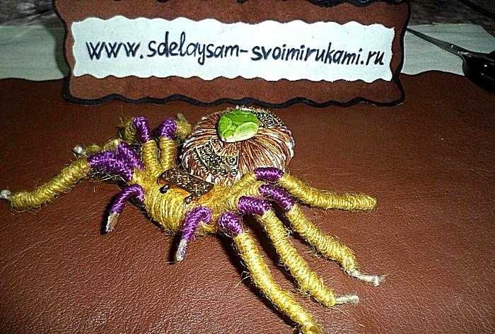 spider made of foil and thread