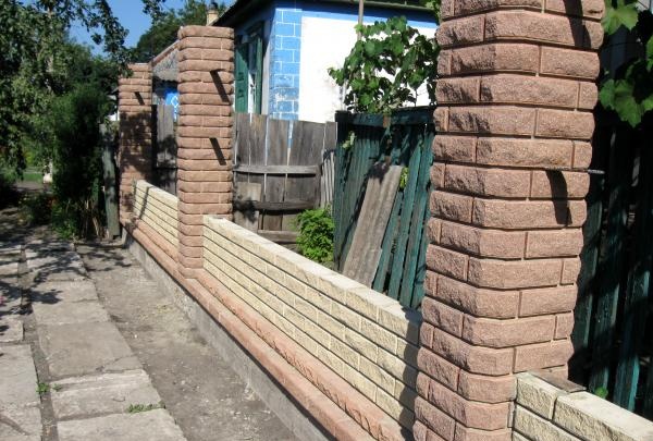 Building a brick fence