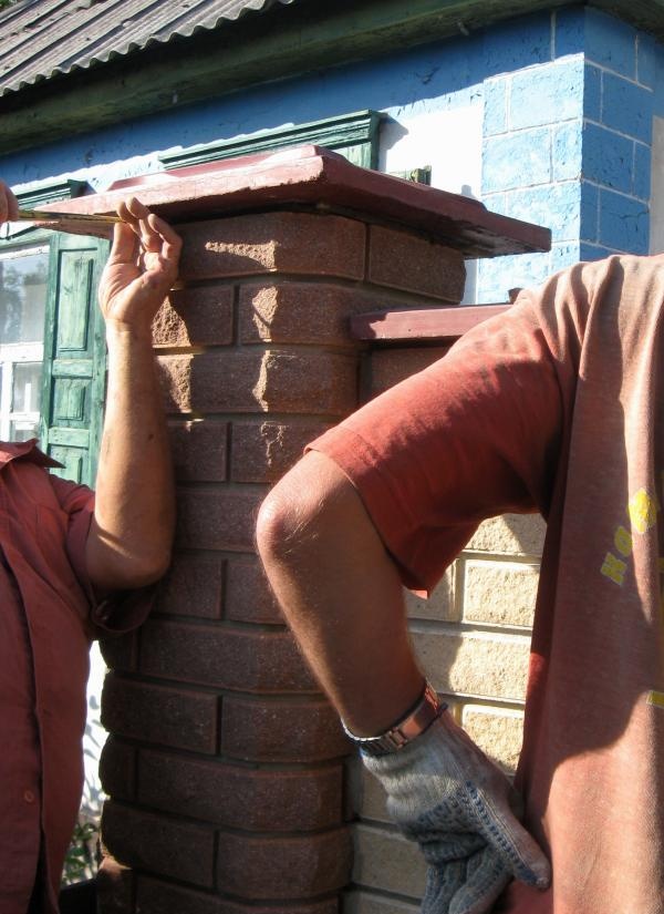 Pagbuo ng brick fence