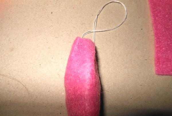 How to sew a sausage from felt