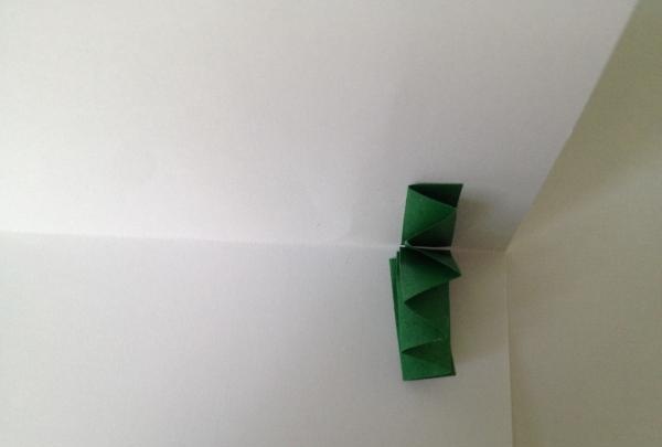 كيفية صنع بطاقة بريدية بشجرة عيد الميلاد ثلاثية الأبعاد