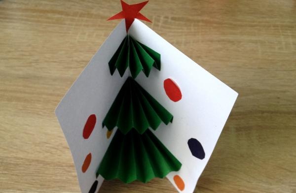 Kaip padaryti atviruką su 3D Kalėdų eglute