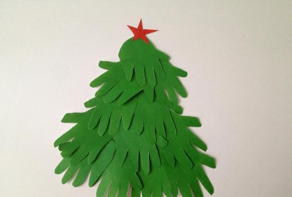 Sådan laver du et juletræ af papir