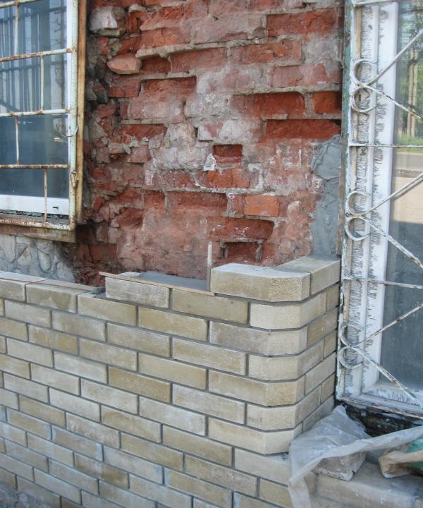 Laying facing bricks