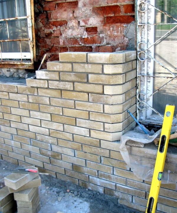Laying facing bricks