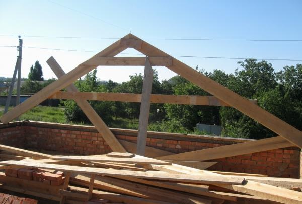 Manufacturing a gable roof