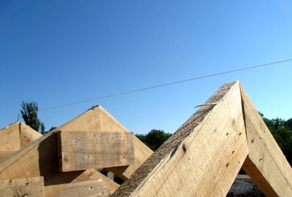 Manufacturing a gable roof