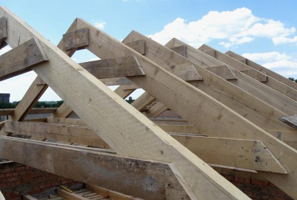 Manufacturing a gable roof