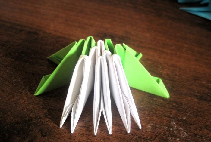 Leknín z origami modulů