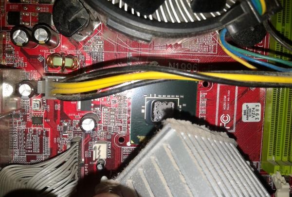 Как да разглобите компютър и да го почистите