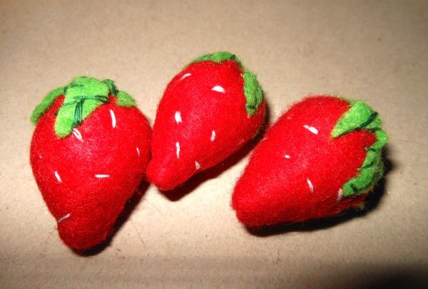 So nähen Sie Erdbeeren aus Filz