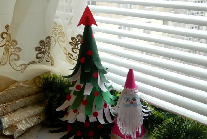 Santa Claus diperbuat daripada kertas berwarna