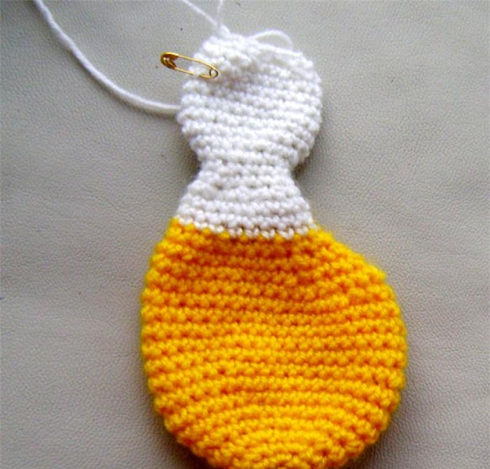 Tricoter un coq du Nouvel An