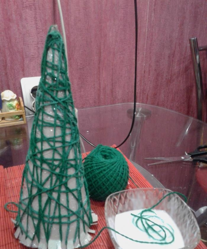 Albero di Natale fatto di fili