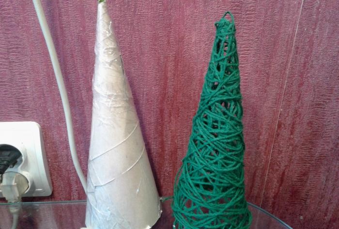 Christmas tree made of threads