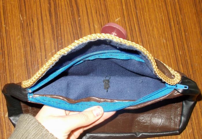 Leather handbag na may zipper