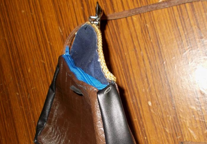 Beg tangan kulit dengan zip