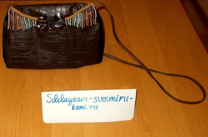 Leather handbag with zipper