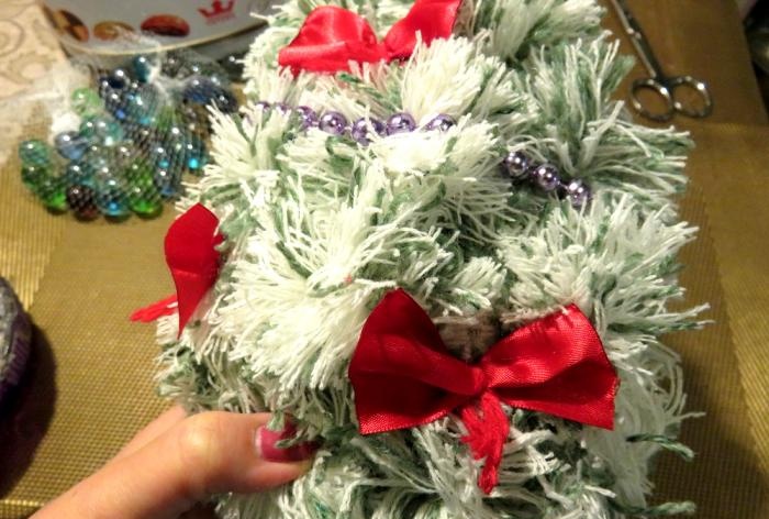 Juletræ lavet af pomponer