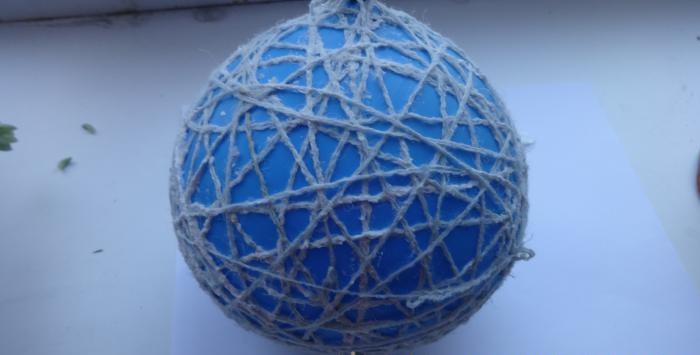 New Year's ball made of threads