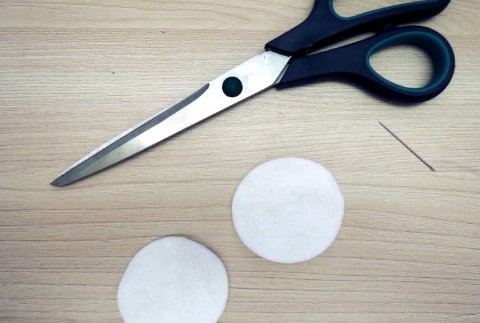 Crafts for the New Year from cotton pads