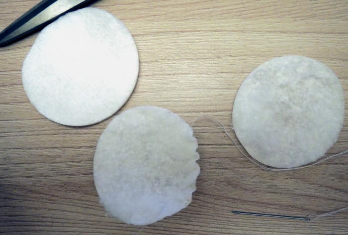 Crafts for the New Year from cotton pads