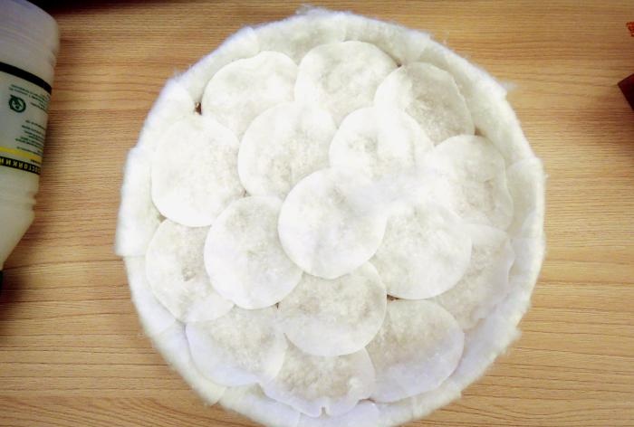 Crafts for the New Year from cotton pads