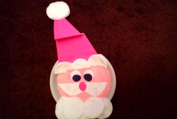 Santa Claus vyrobený z papiera