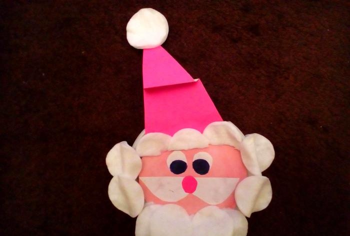 Mikołaj wykonany z papieru