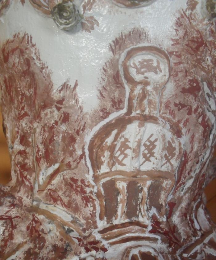 decoration of the top and bottom of the vase