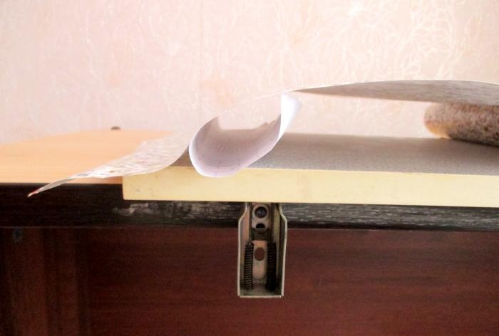Kaip uždengti virtuvės spintelę lipnia medžiaga
