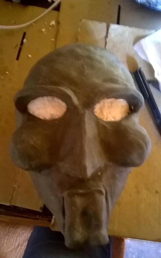 Att göra en mask av papier mache