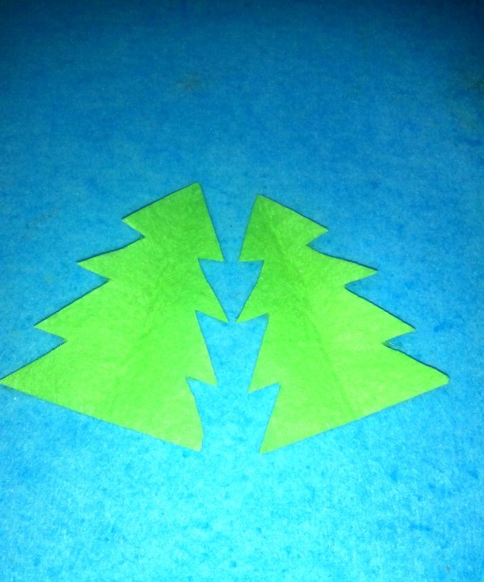 شجرة عيد الميلاد مصنوعة من منديل فسكوزي