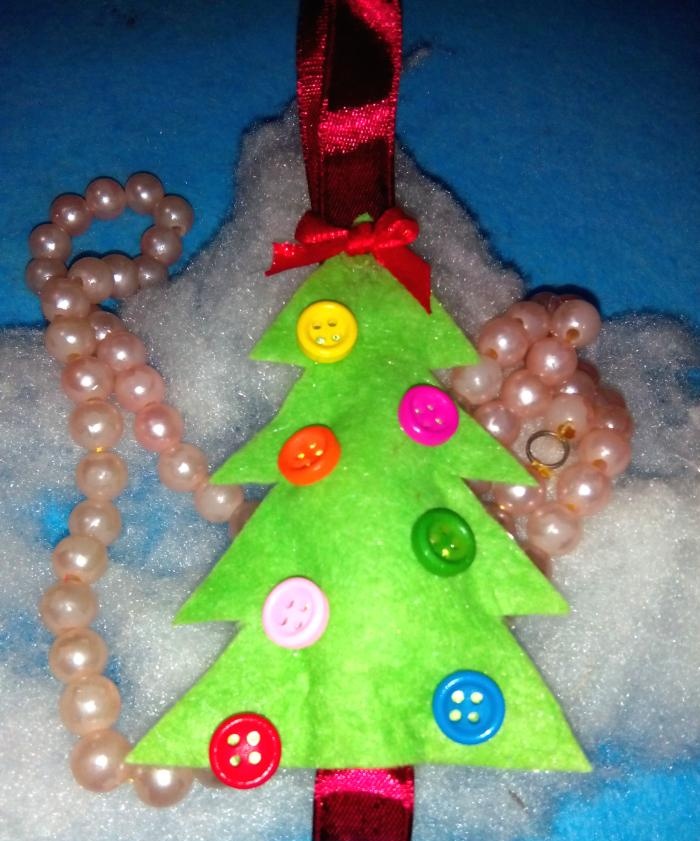 شجرة عيد الميلاد مصنوعة من منديل فسكوزي