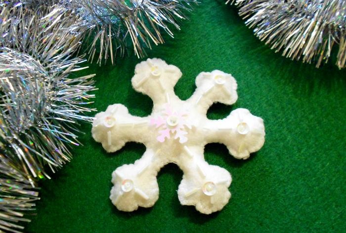 Volumetric felt snowflake