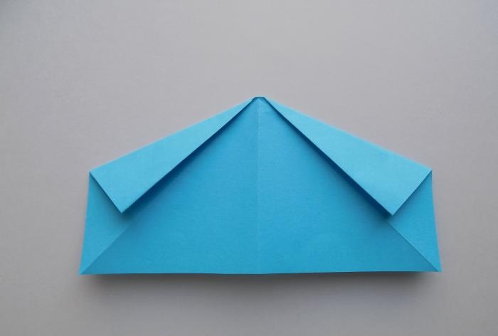 Sapin de Noël en papier bleu