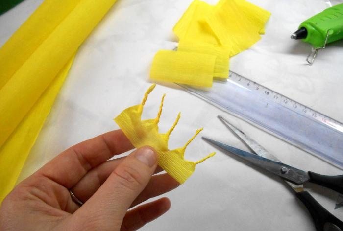 ตะกร้าดอกโครคัสทำจากกระดาษลูกฟูก